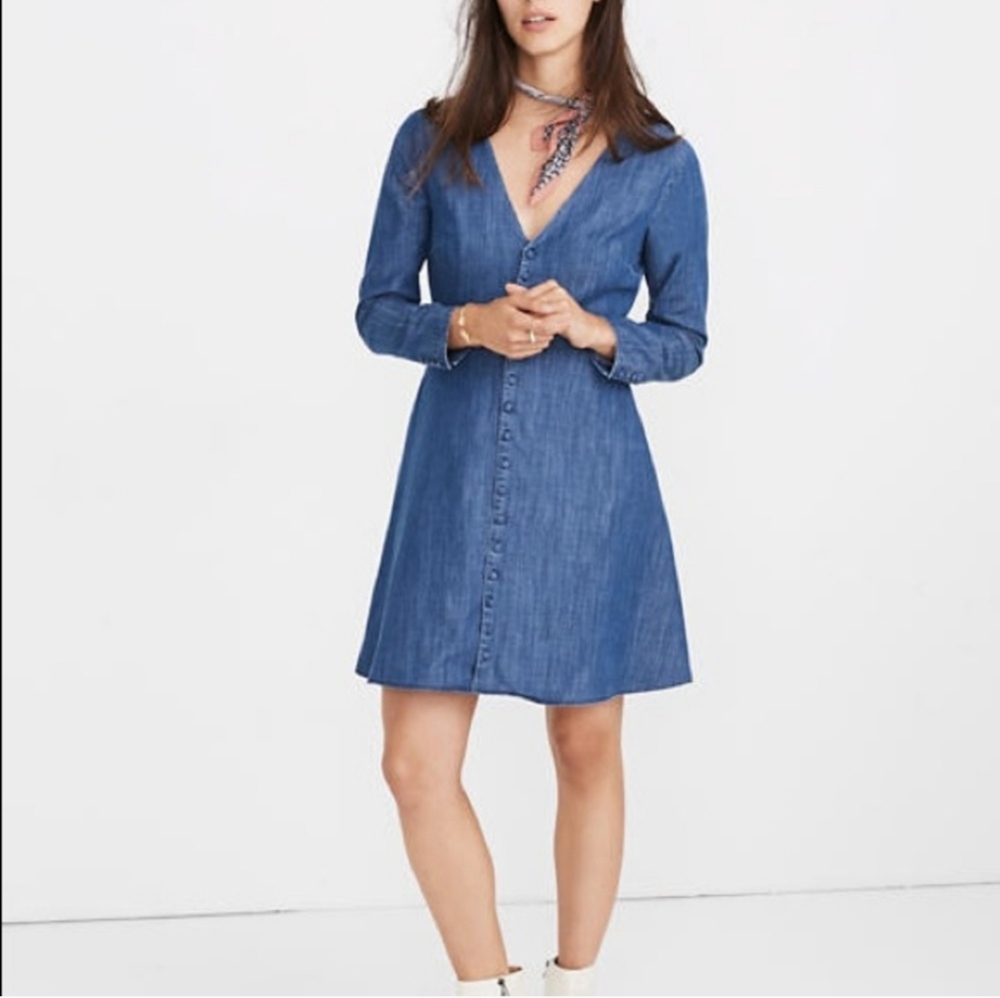 Madewell Chambray Denim Vneck Long Sleeve Button Down Dress size 8